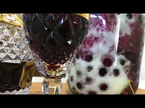 Homemade cherry liqueur: recipes with leaves and seeds, on vodka and alcohol