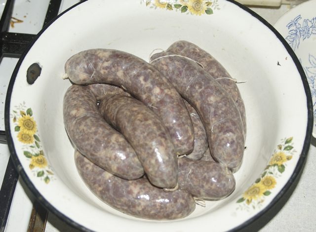 Homemade liver sausage: cooking recipes according to GOST USSR, in the oven, in a pan