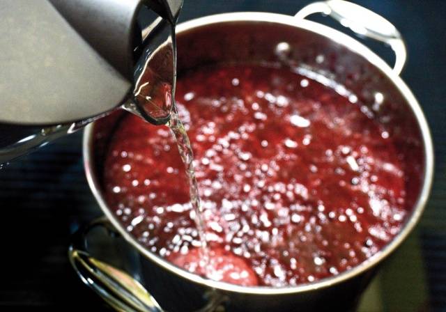 Homemade plum wine: recipe