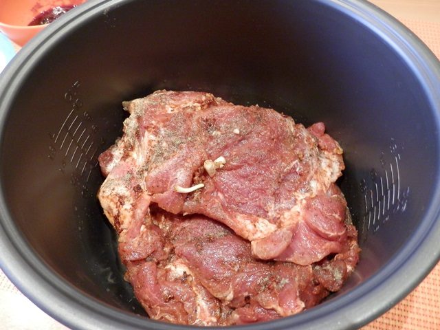 Homemade pork tenderloin in a slow cooker: recipes with photos