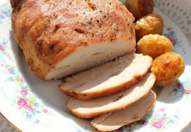 Homemade pork tenderloin in a slow cooker: recipes with photos