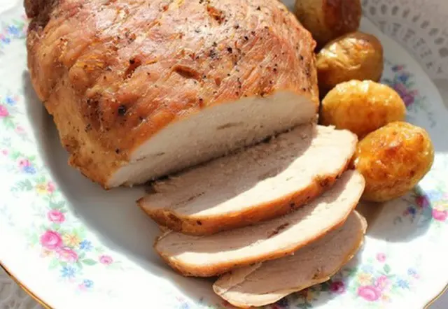 Homemade pork tenderloin in a slow cooker: recipes with photos