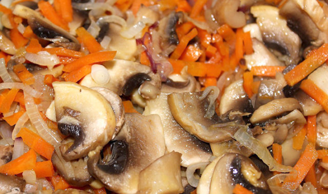 Honey mushrooms in a slow cooker: recipes for cooking mushrooms