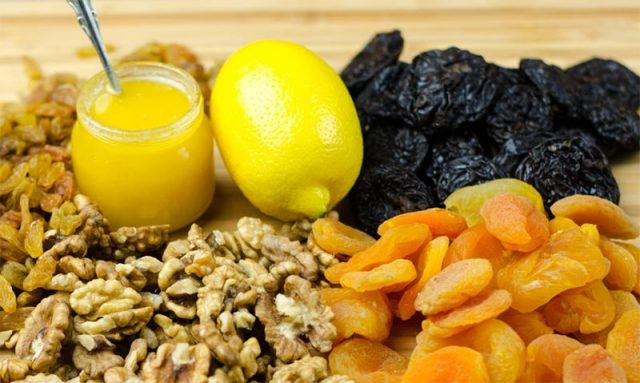 Honey, nuts, dried apricots, raisins, lemon: recipes for vitamin mixtures