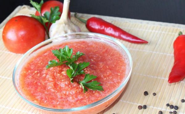 Horseradish for the winter: homemade recipes for hot spices and canned preparations from grated root in jars