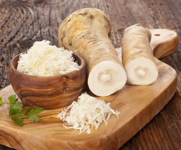 Horseradish on alcohol at home: cooking recipes, with honey