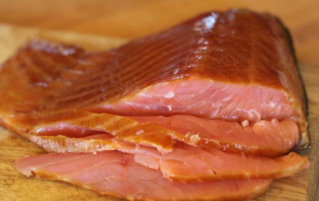 Hot and cold smoked salmon at home