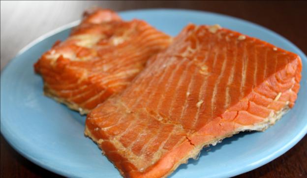 Hot and cold smoked salmon at home