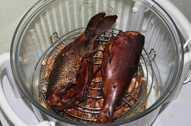 Hot and cold smoked salmon at home