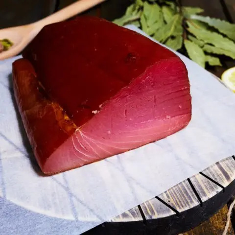 Hot and cold smoked tuna: recipes for cooking at home