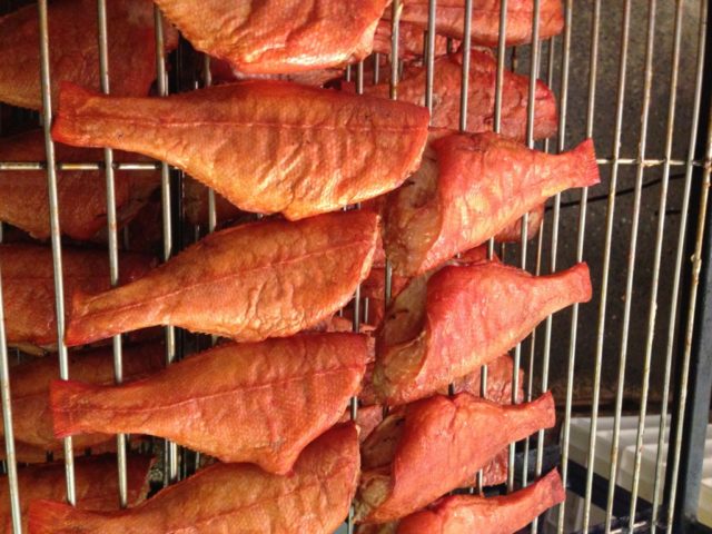 Hot and cold smoked tuna: recipes for cooking at home