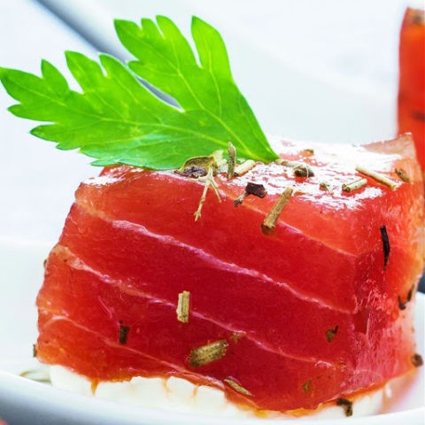 Hot and cold smoked tuna: recipes for cooking at home