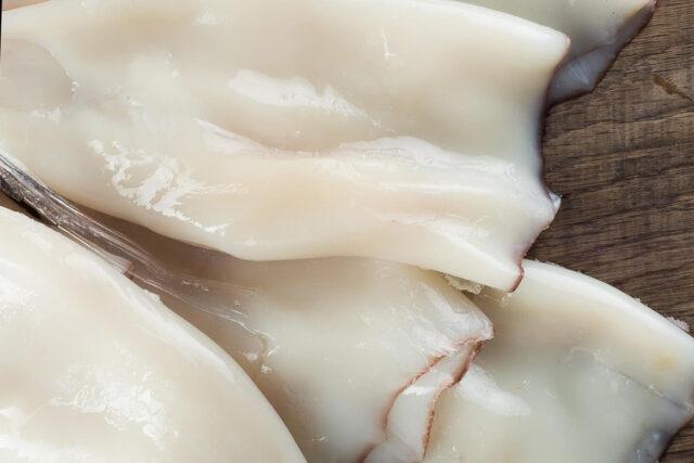 Hot, cold smoked squid: calories and benefits, recipes with photos