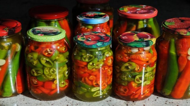 Hot pepper for the winter with honey: recipes for canning and pickling