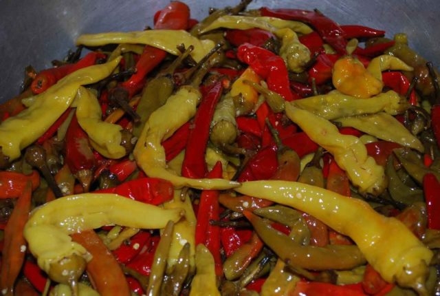 Hot pepper for the winter with honey: recipes for canning and pickling