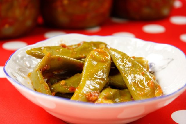 Hot pepper in Korean for the winter: recipes with photos at home