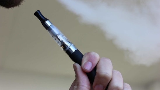 How an e-cigarette can make us quit smoking