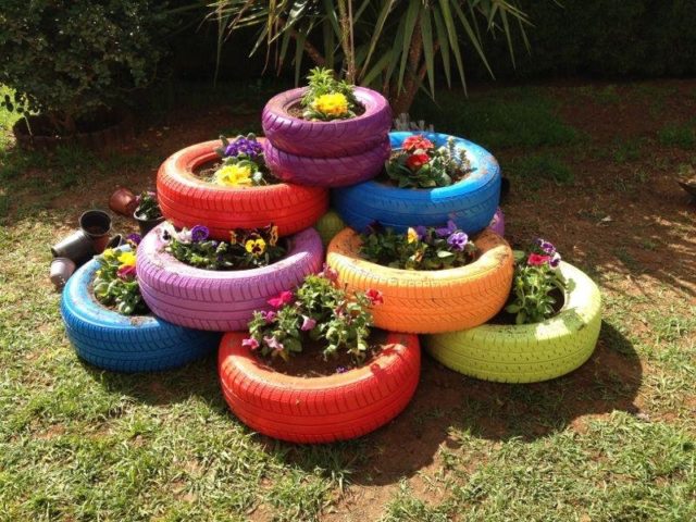 How and how to paint tires for a flower bed: interesting design ideas + photos