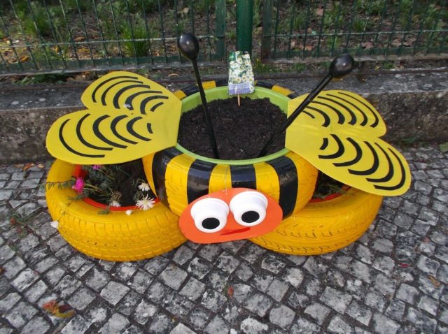 How and how to paint tires for a flower bed: interesting design ideas + photos