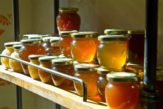 How beekeepers collect honey