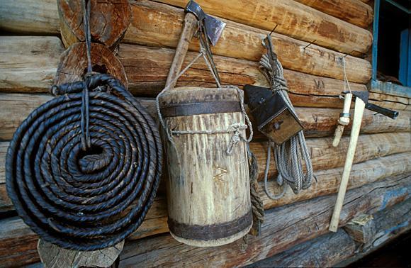 How beekeepers collect honey