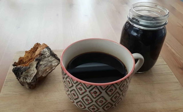 How chaga affects blood pressure: increases or decreases, recipes