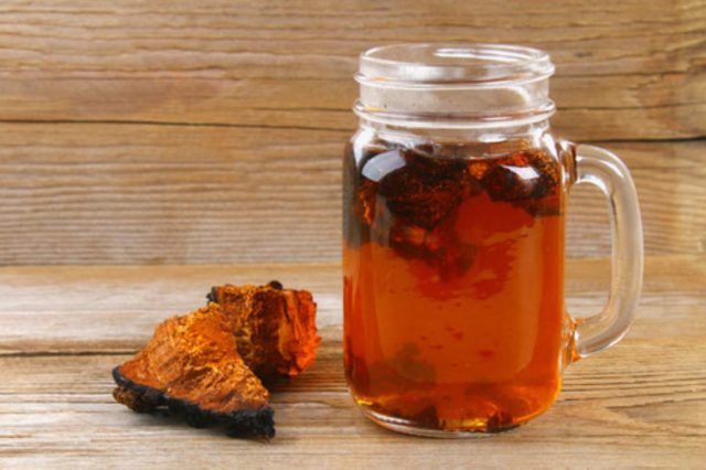 How chaga affects blood pressure: increases or decreases, recipes