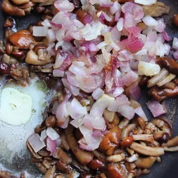 How delicious to cook fried mushrooms with onions