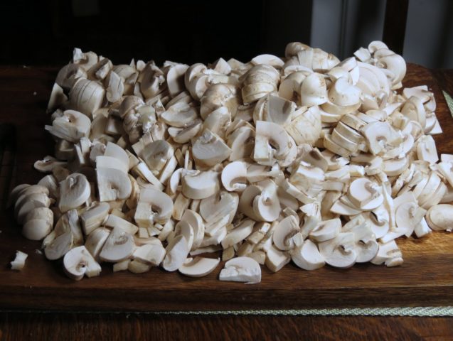 How long fresh champignons are stored: in the refrigerator, after purchase, expiration dates and storage rules