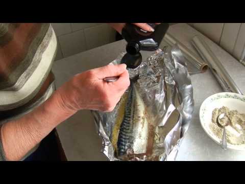 How much and how to smoke hot smoked mackerel at home: photo + video