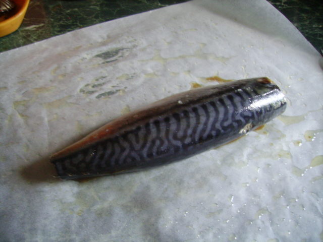 How much and how to smoke hot smoked mackerel at home: photo + video