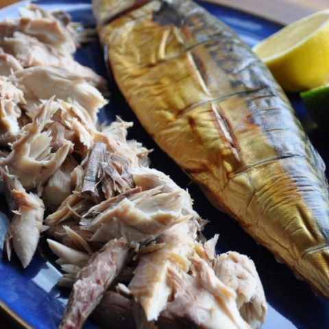 How much and how to smoke hot smoked mackerel at home: photo + video