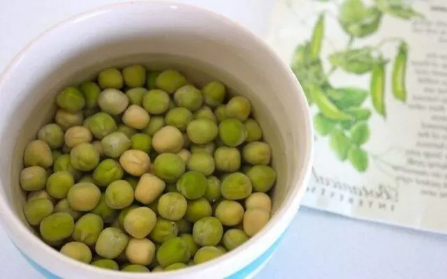 How much and how to soak peas before planting in open ground