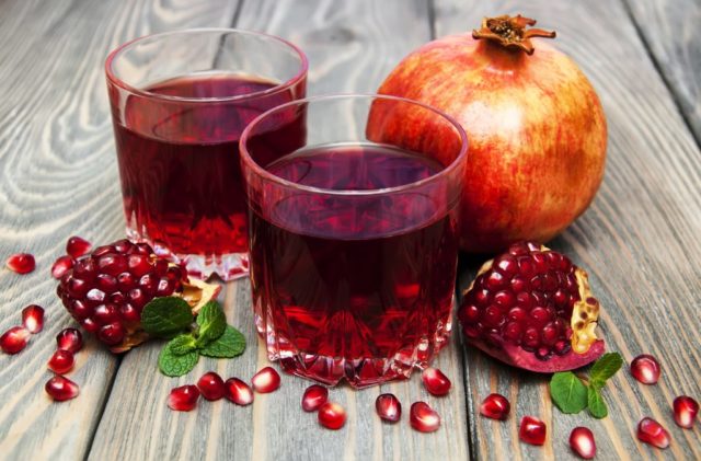 How much iron is in a pomegranate and how to take pomegranate juice