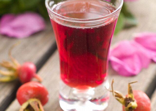 How rosehip affects blood pressure in humans: lowers or increases