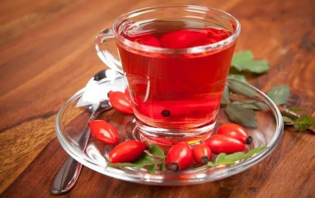 How rosehip affects the blood: thicken or thin decoctions, infusions