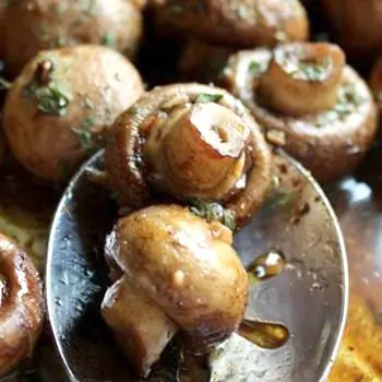 How to bake champignons: recipes for the oven and slow cooker