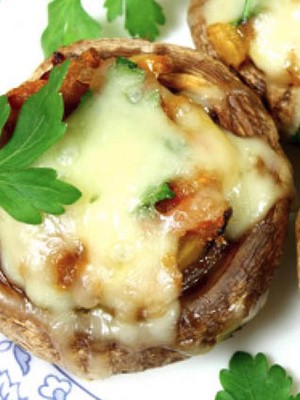 How to bake champignons: recipes for the oven and slow cooker