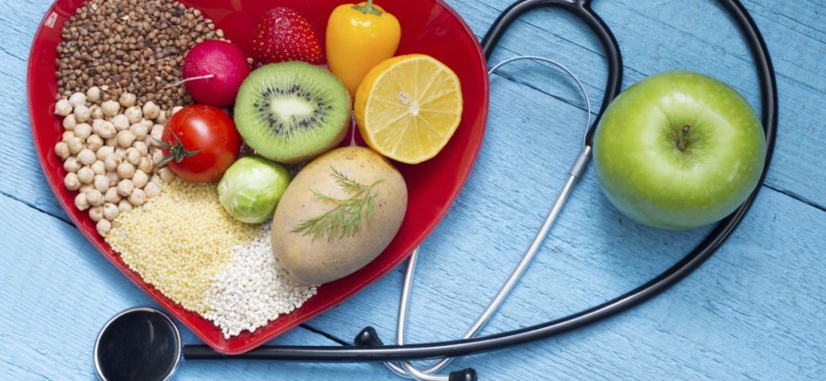 How to beat high cholesterol? The doctor tells you what to eat and what medications work