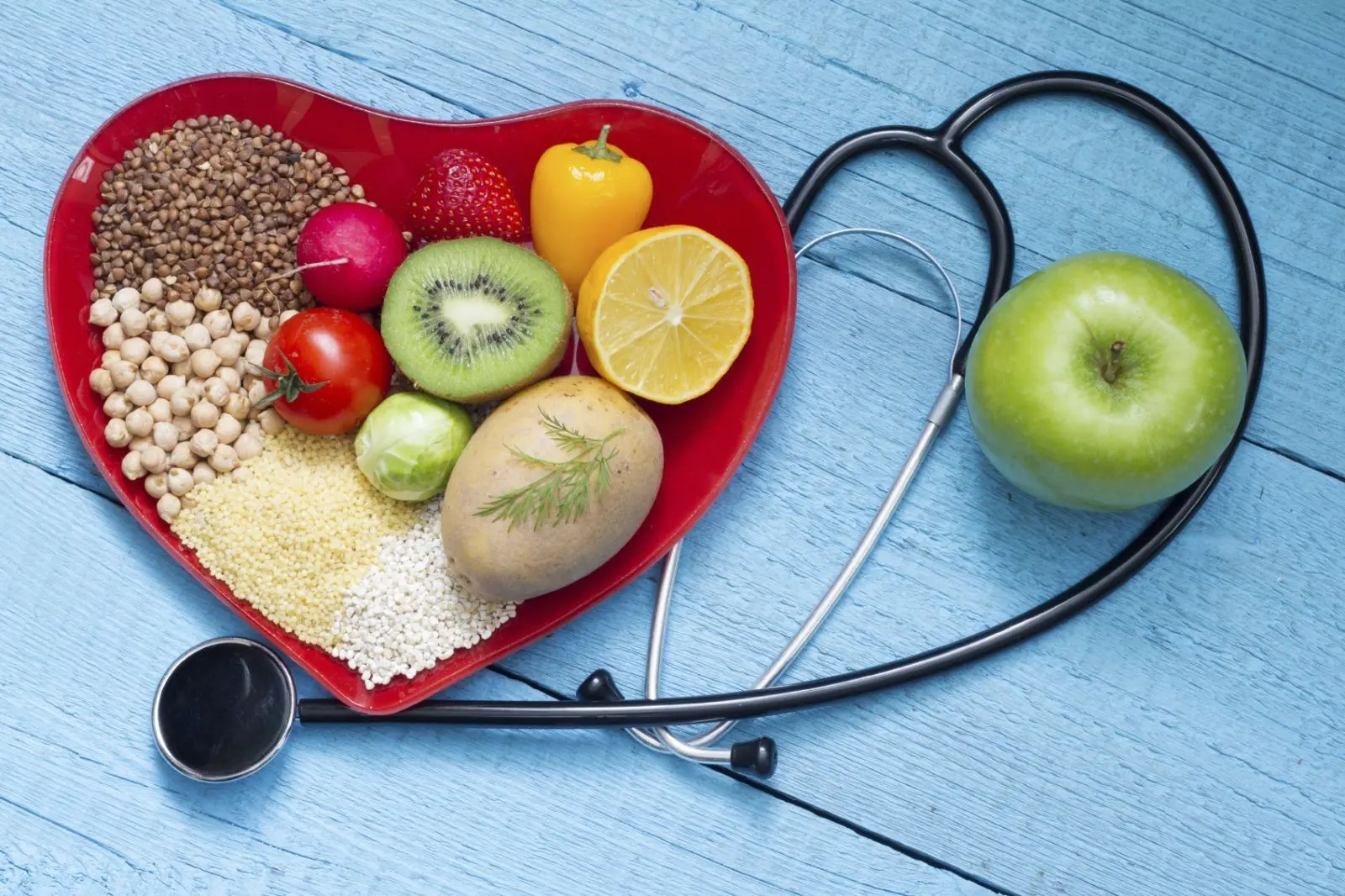 How to beat high cholesterol? The doctor tells you what to eat and what medications work