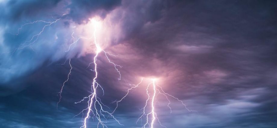 How to behave in a storm? First aid to a person who was struck by lightning