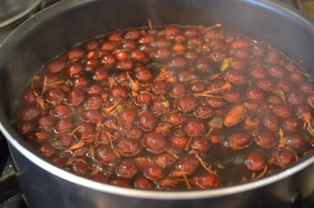 How to brew and cook dried rose hips without a thermos