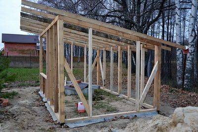 How to build a barn with your own hands cheaply