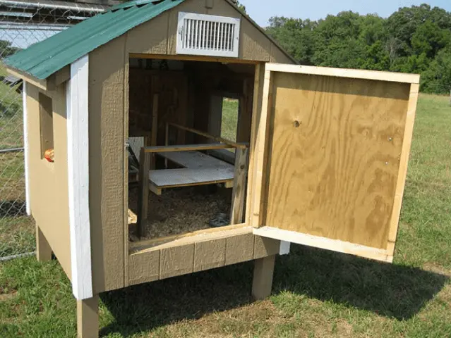 How to build a chicken coop out of pallets 