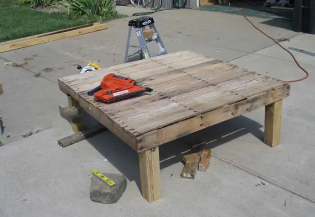 How to build a chicken coop out of pallets 