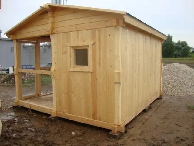 How to build a do-it-yourself chicken coop for 50 chickens