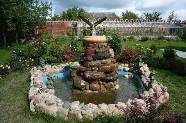 How to build a fountain in the country with your own hands 