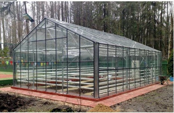 How to build a greenhouse with your own hands with heating: instructions