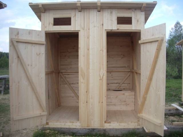 How to build a wooden toilet in the country