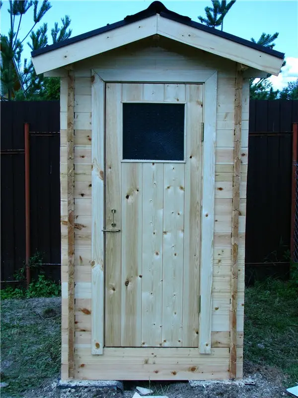 How to build a wooden toilet in the country